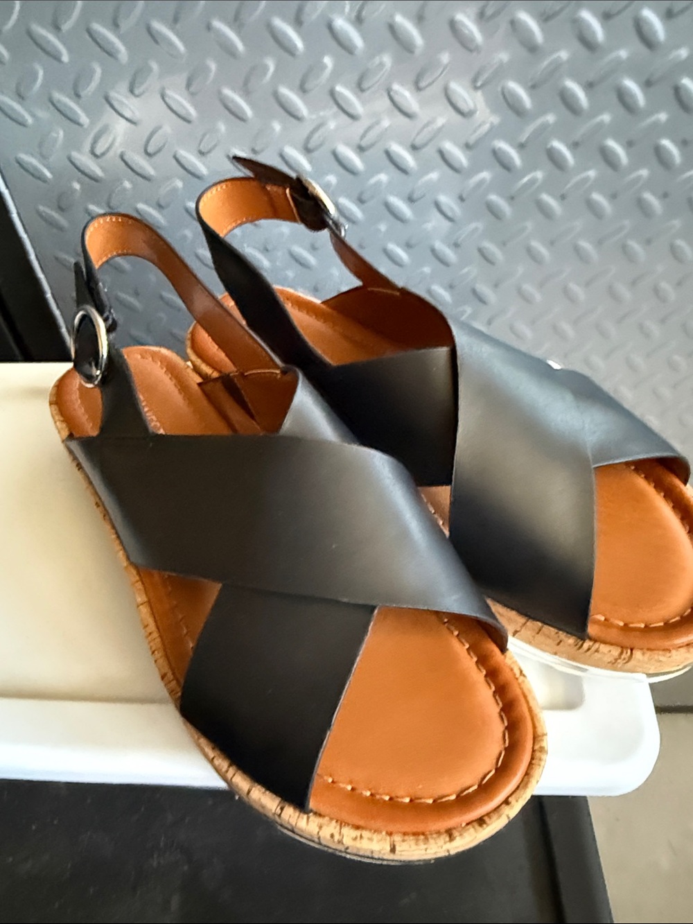Nine West Black and Tan 7.5 Crisscross Slingback Sandals